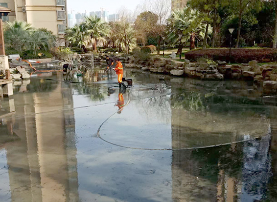 积玉口镇景观池淤泥清理