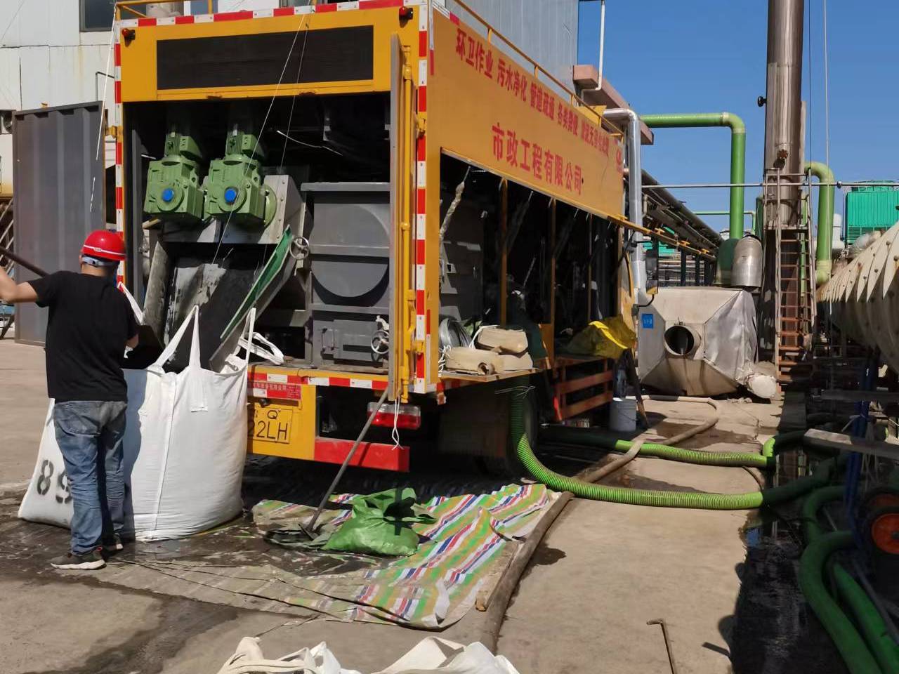 积玉口镇淤泥压干处理